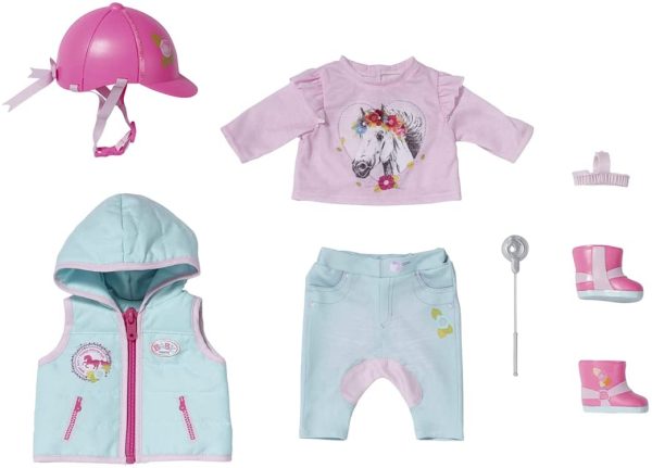 Zapf Creation 831175 BABY born Deluxe Reiter Outfit 43 cm Puppenkleidung Puppenoutfit bestehend aus Weste, Shirt, Hose und Stiefeln. Inkl. Helm, Gerte und Striegel – Bild 2