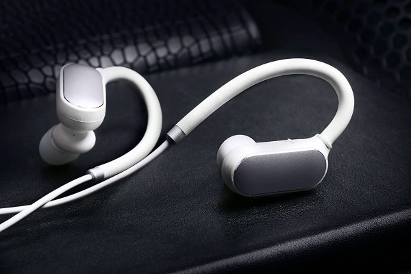 Xiaomi Mi Sports Bluetooth Earphones Wireless In-Ear Kopfhörer für iOS/Android (Freisprechfunktion, Lautstärkeregelung, 7 Stunden Wiedergabezeit, einstellbare Ohrbügel, schweiß-/wasserdicht) Weiß – Bild 4