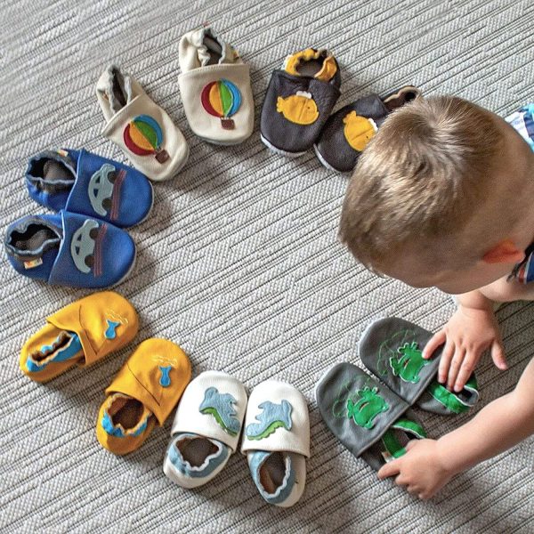 YALION Krabbelschuh Babyschuh Lauflernschuh Jungen Mädchen Baby Weicher Flexibles Leder mit Mokassins Wildledersohlen Elastische Knöchel Lederpuschen – Bild 4