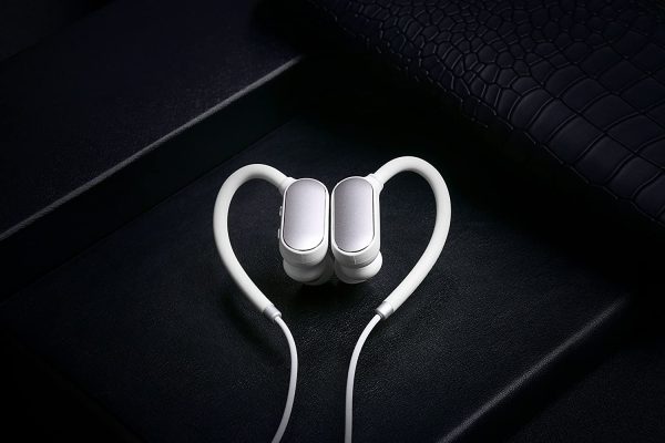 Xiaomi Mi Sports Bluetooth Earphones Wireless In-Ear Kopfhörer für iOS/Android (Freisprechfunktion, Lautstärkeregelung, 7 Stunden Wiedergabezeit, einstellbare Ohrbügel, schweiß-/wasserdicht) Weiß – Bild 5